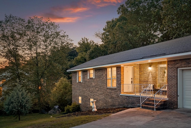 view of front facade featuring a garage