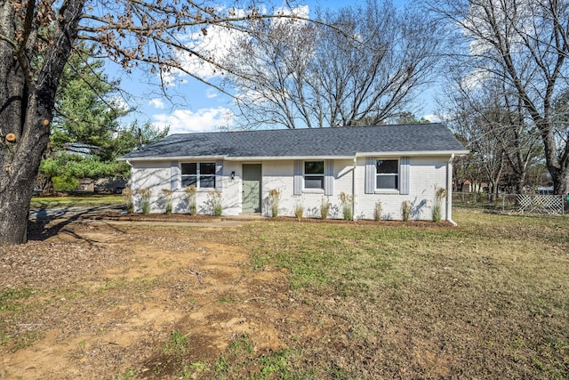 single story home with a front lawn