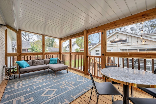 sunroom with lofted ceiling