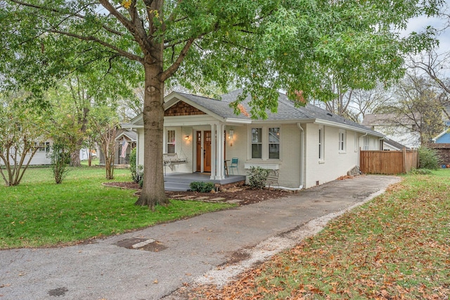 view of front facade with covered porch and a front yard