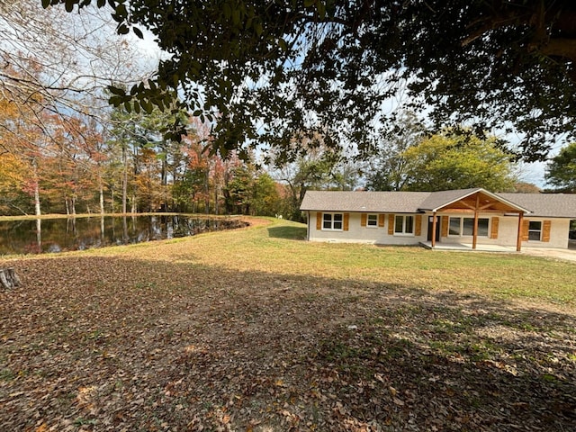 view of yard with a water view