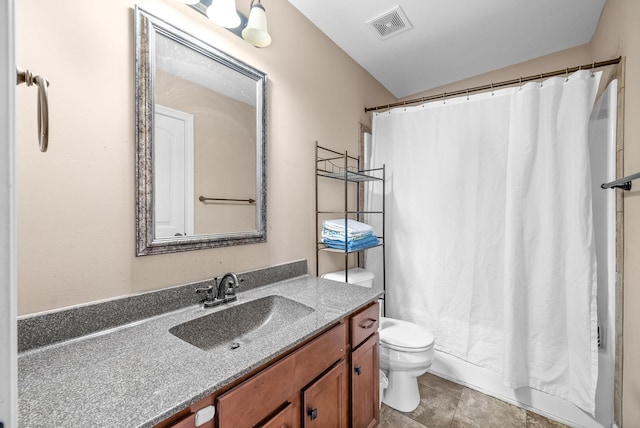 full bathroom featuring shower / bath combo with shower curtain, vanity, lofted ceiling, and toilet