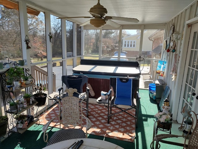 sunroom with ceiling fan