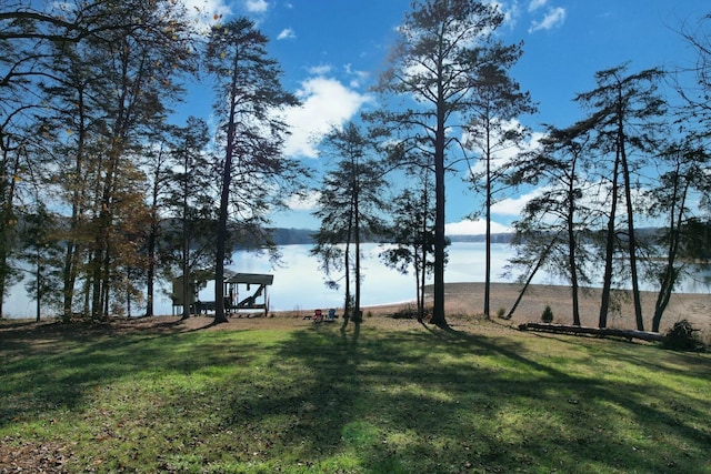 view of yard with a water view