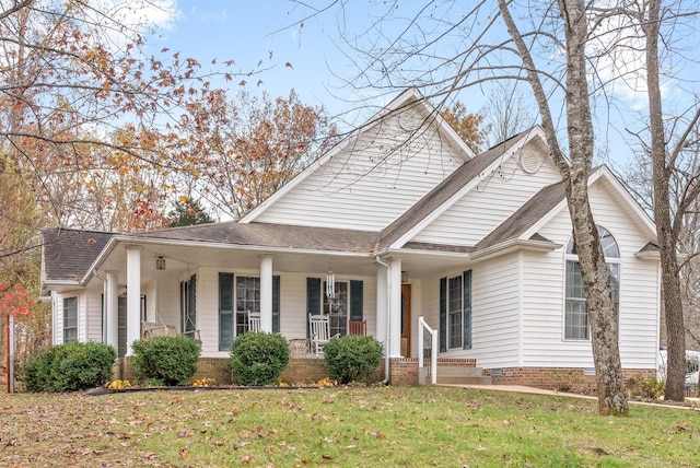 view of front of property with covered porch and a front lawn