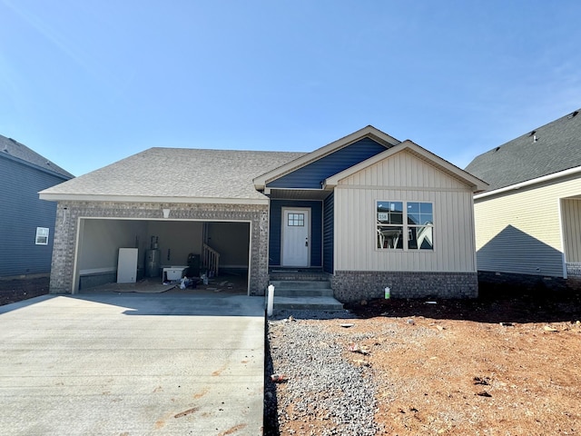 view of front facade featuring a garage