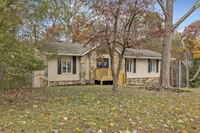 view of front of house with a front lawn