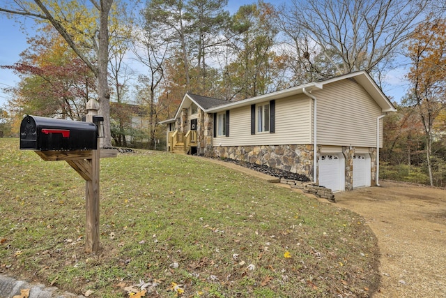 view of side of property featuring a lawn and a garage