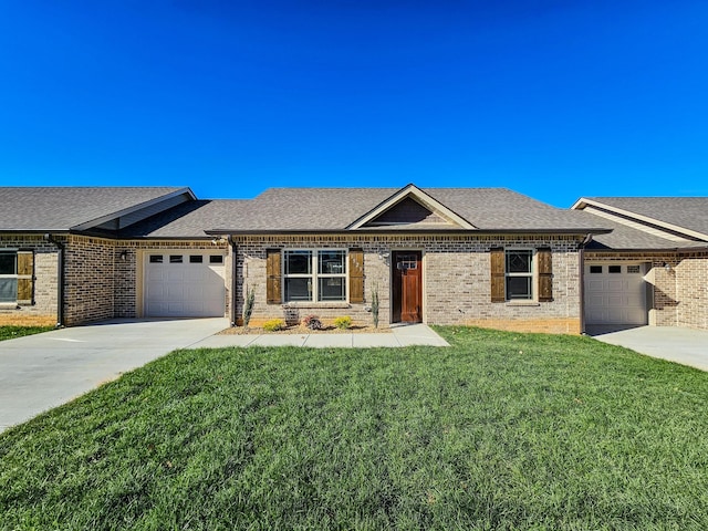 view of front of home featuring a front yard and a garage