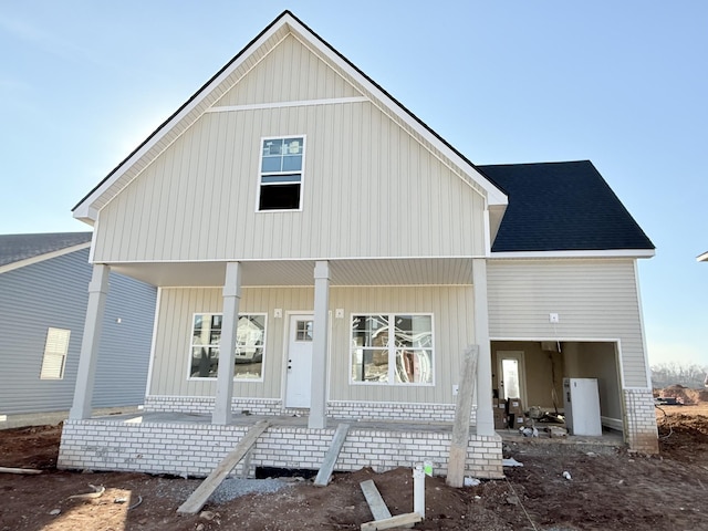 view of front facade with covered porch