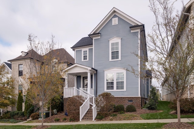 view of front property