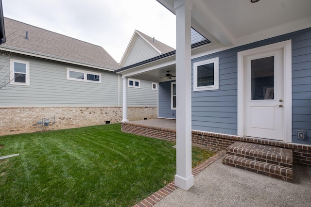 view of yard featuring ceiling fan and a patio