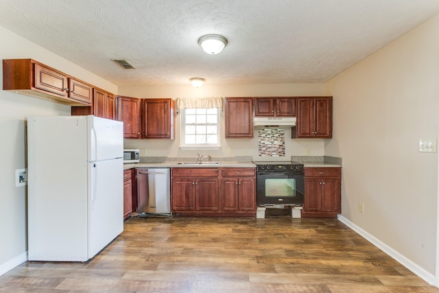 kitchen featuring sink, stainless steel appliances, and dark wood-type flooring