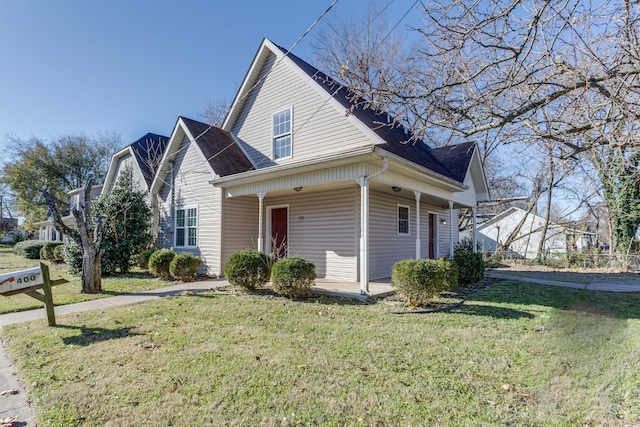 view of front facade featuring a front lawn