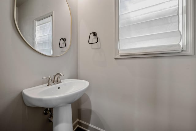 bathroom featuring sink