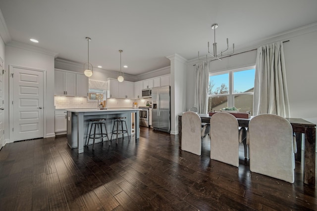 dining room featuring dark hardwood / wood-style flooring, crown molding, and a notable chandelier