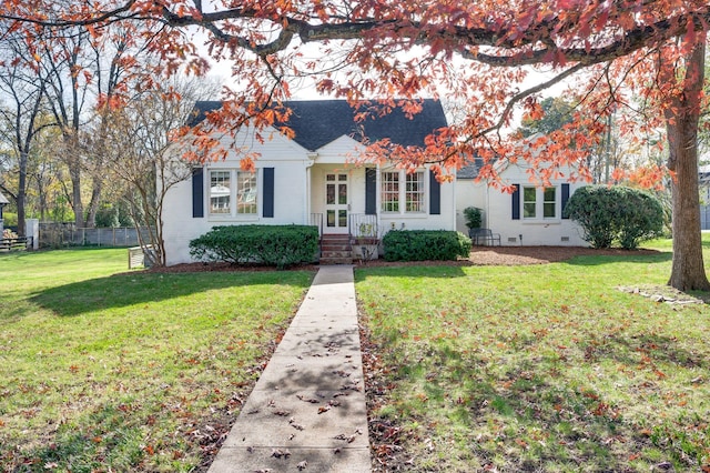 view of front facade with a front lawn