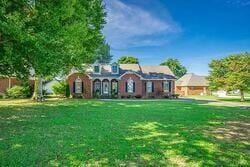 view of front of house with a front lawn