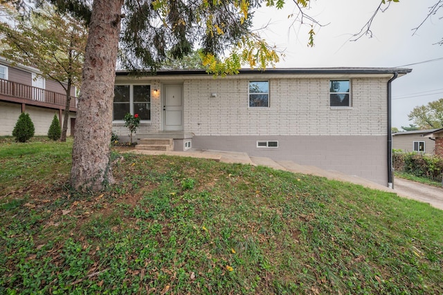 view of front of house featuring a front yard