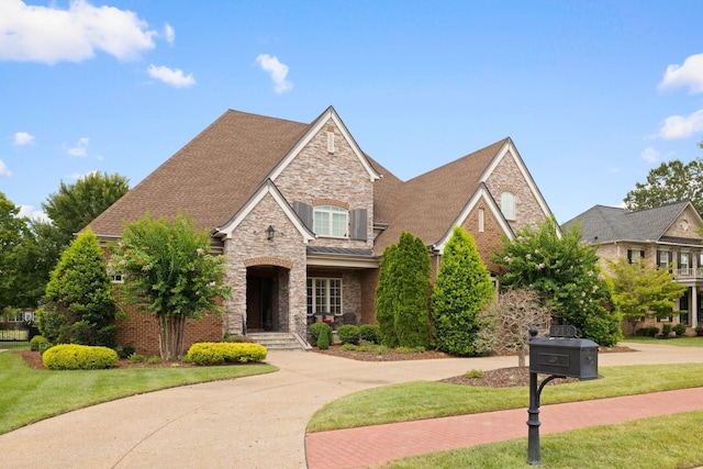 view of front facade featuring a front yard