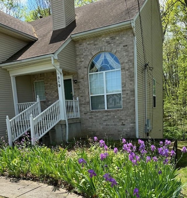 entrance to property featuring a porch