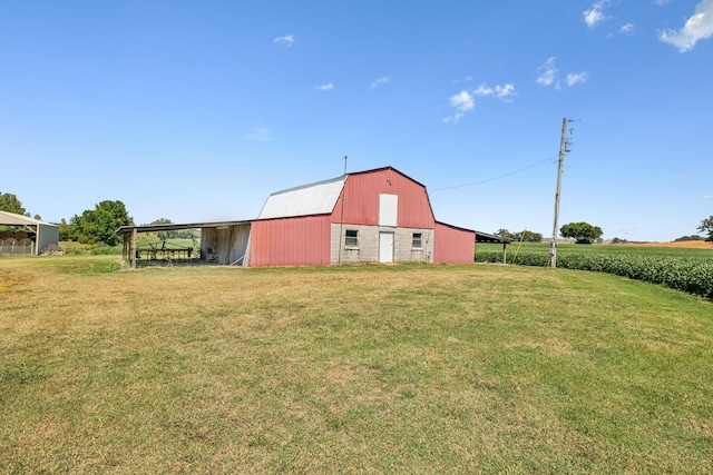 view of yard with a rural view and an outdoor structure