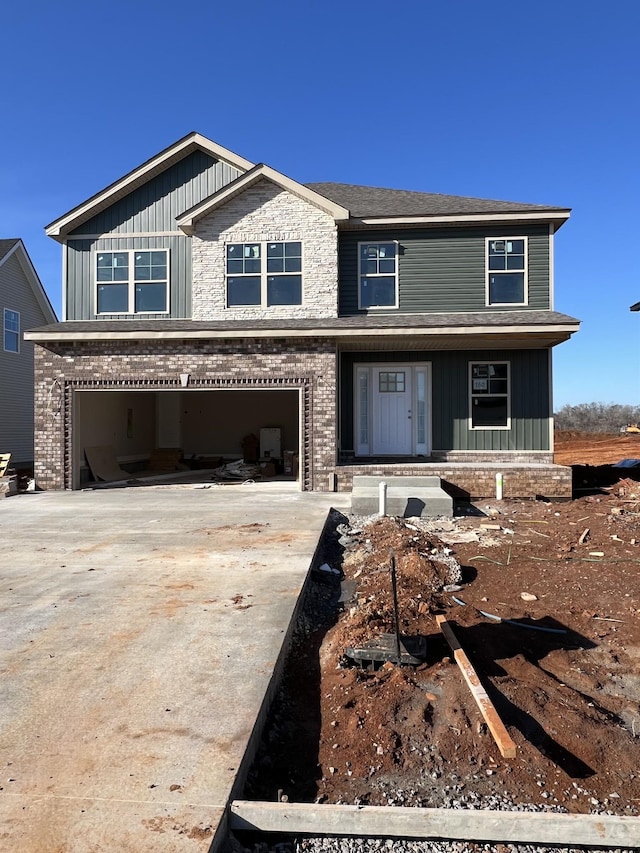 view of front facade featuring a garage