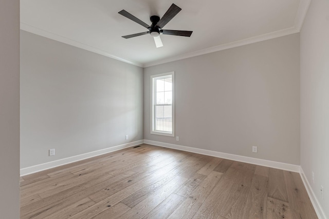 spare room with ceiling fan, light wood-type flooring, and ornamental molding