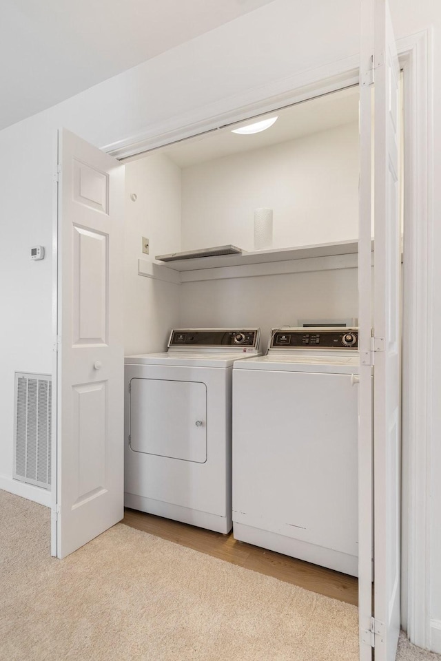 washroom with light carpet and independent washer and dryer