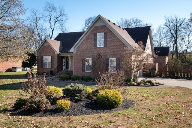 view of front of house featuring a front yard