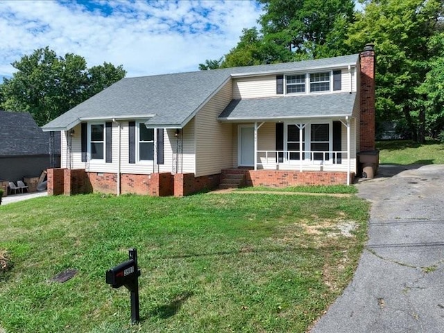 view of front facade featuring a porch and a front yard