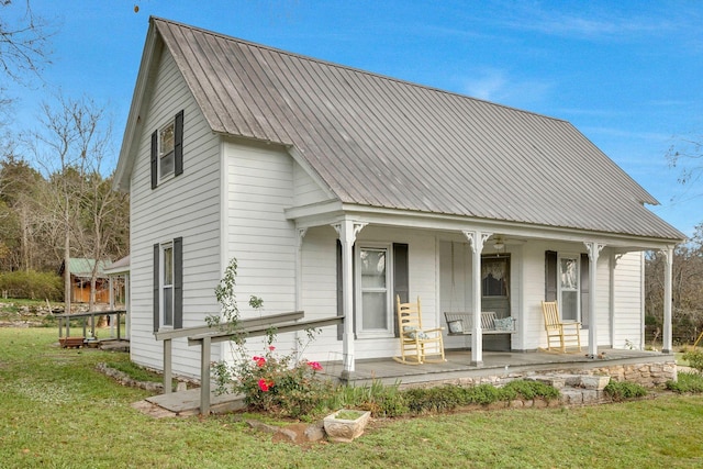 view of front of home with a front lawn and covered porch