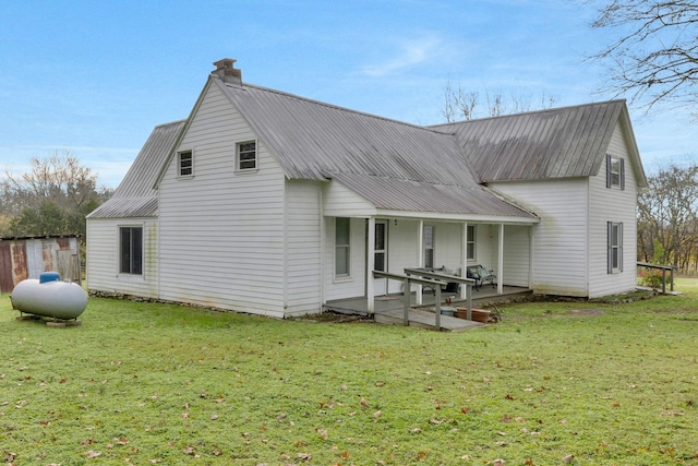 view of front facade with a front lawn and a porch