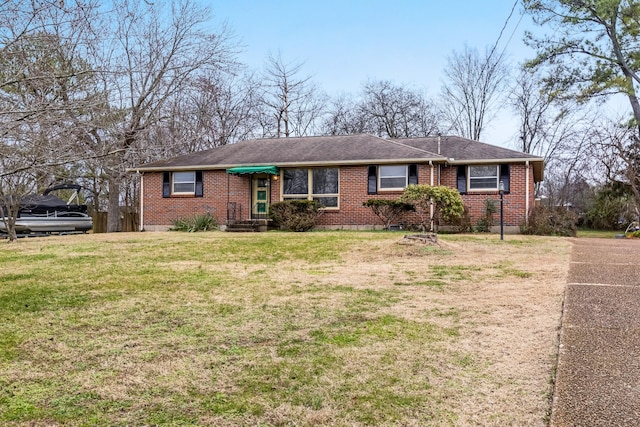 single story home featuring a front lawn