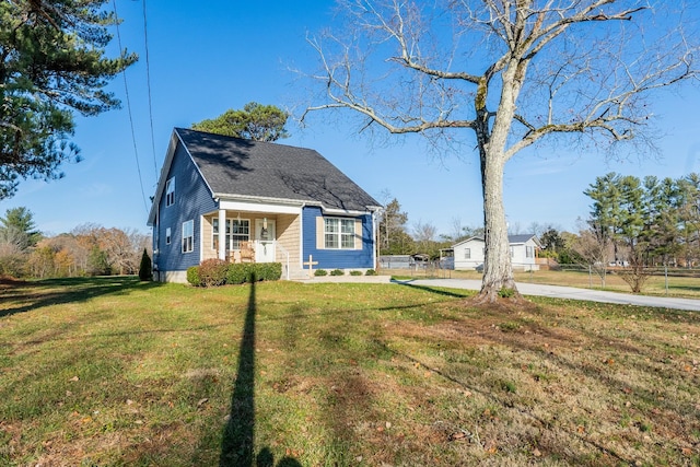 new england style home featuring a front lawn