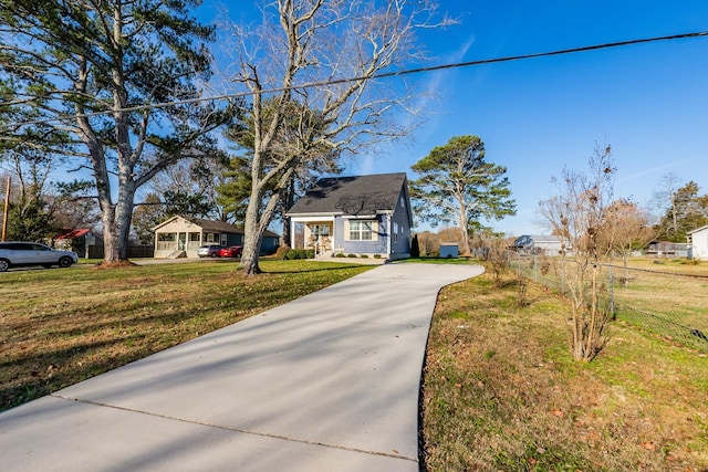 view of front facade with a front yard