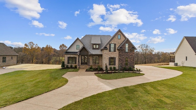 view of front facade featuring a front lawn