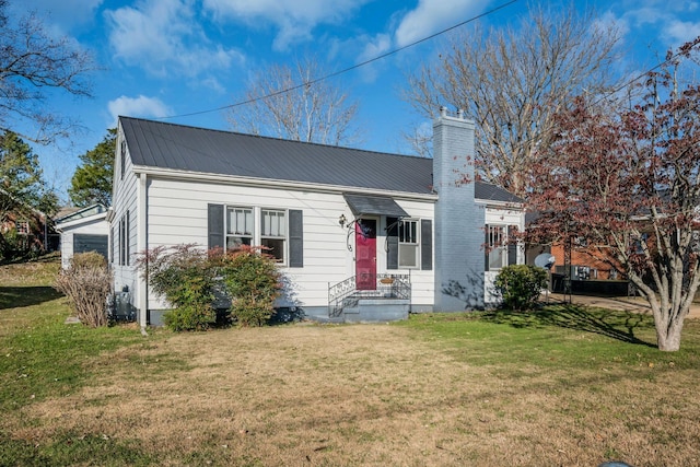 view of front of property with a front yard