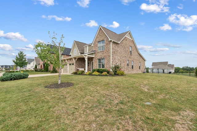 view of front property featuring a front yard