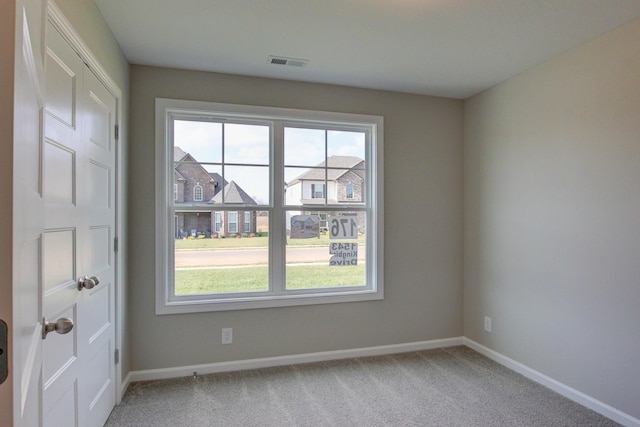 spare room featuring carpet