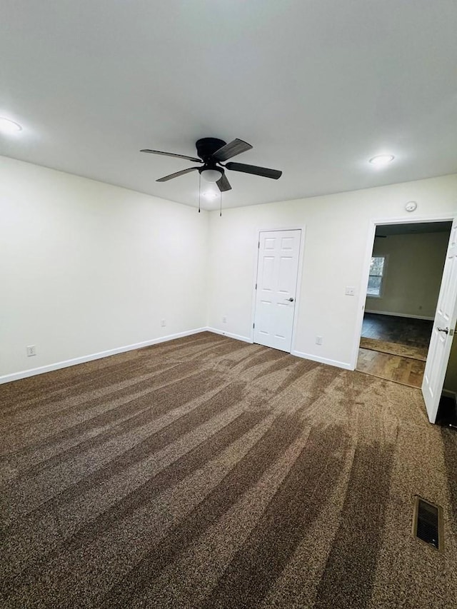 carpeted empty room featuring ceiling fan