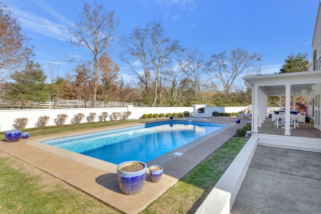 view of swimming pool featuring a patio