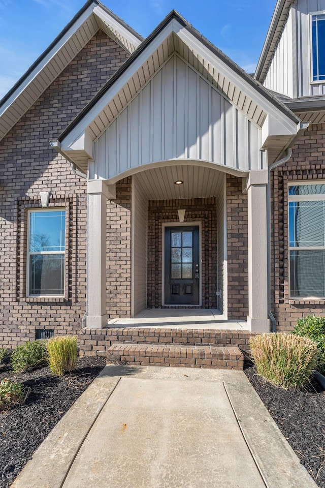 property entrance with covered porch