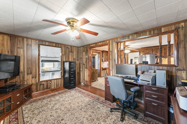 office area featuring ceiling fan