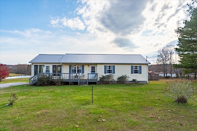 view of front of house with a front lawn