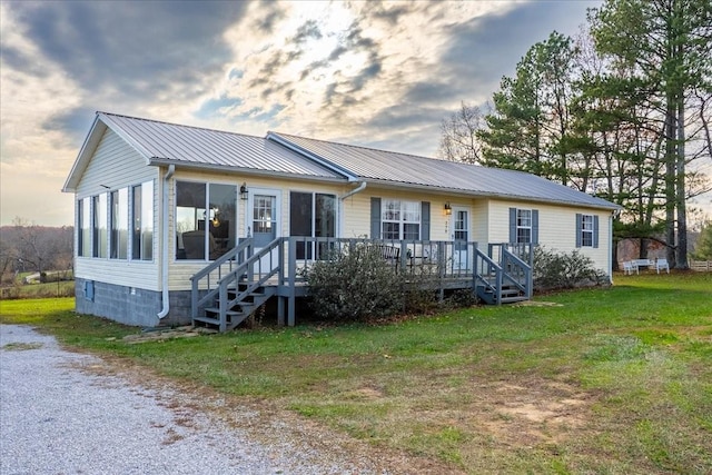 view of front facade with a front yard