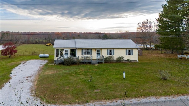 ranch-style home featuring a front lawn