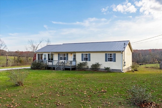 view of front facade featuring a front lawn