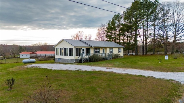 single story home featuring a front lawn