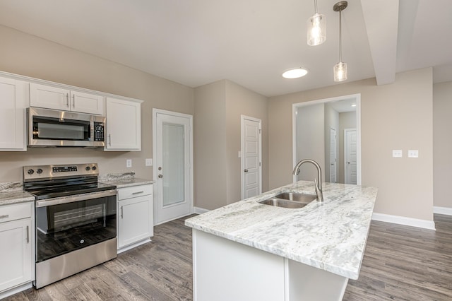 kitchen with light wood-style flooring, stainless steel appliances, baseboards, and a sink